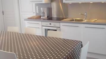 KylskÄp, mikrovÄgsugn, ugn och spishÀll