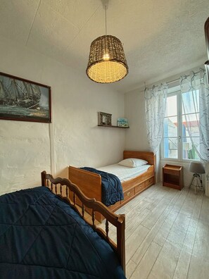 2 bedrooms, iron/ironing board, travel crib, free WiFi