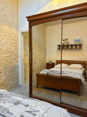 2 bedrooms, iron/ironing board, travel cot, free WiFi - REDUCTIONS : LA COTINIERE HOUSE 50 M FROM THE FISHING PORT (saint pierre d oleron)