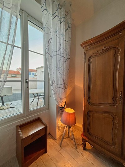 REDUCTIONS : LA COTINIERE HOUSE 50 M FROM THE FISHING PORT