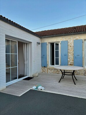 Outdoor dining - REDUCTIONS : LA COTINIERE HOUSE 50 M FROM THE FISHING PORT (saint pierre d oleron)