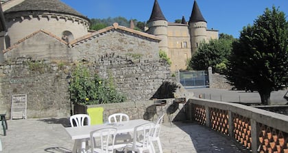 Historic (1741), price according to: 4 to 15 people. swimming in riv. at 150 m