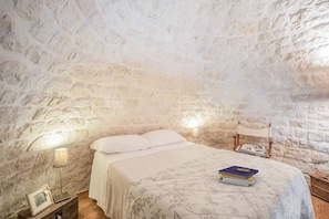 1 bedroom, iron/ironing board, travel cot, free WiFi