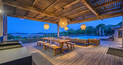 Pinarello, beautiful sea view, beach access and heated pool, near Porto Vecchio