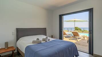 4 bedrooms, in-room safe, iron/ironing board, free WiFi