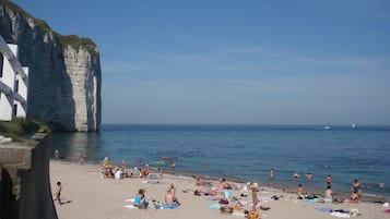Una playa cerca