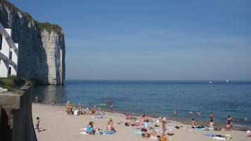 Una spiaggia nelle vicinanze