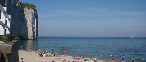 Una spiaggia nelle vicinanze