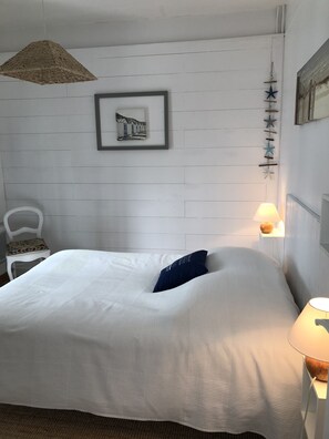 3 bedrooms, iron/ironing board, travel cot, free WiFi