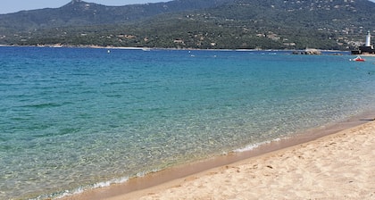 2 Schritte von den Stränden, dem Hafen und den Geschäften entfernt