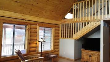 Cabin, Multiple Beds, Non Smoking, 2 Bathrooms | Living room | TV