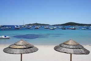 Beach nearby - Luxury apartment, Garden and Terrace, SWIMMINGPOOL, BEACH 500m away (Zonza)