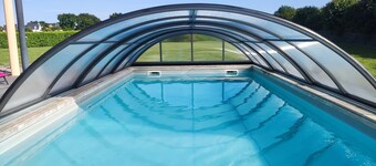 Moderne villa i Les Sables d'Or med oppvarmet basseng