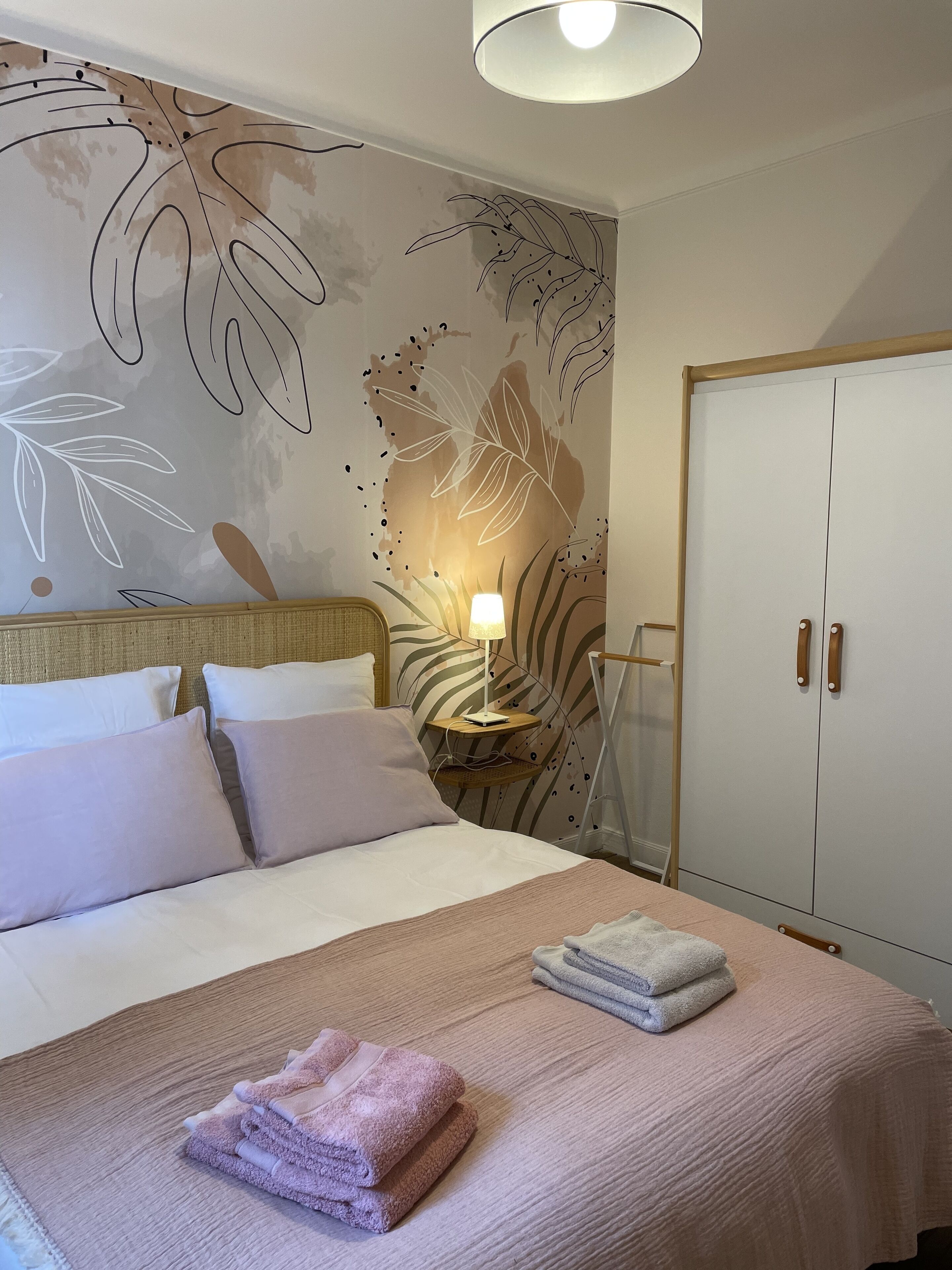 4 多间卧室、办公桌、熨斗/熨衣板、旅行婴儿床