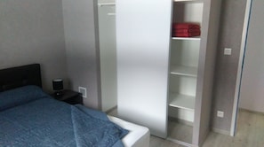 3 عدّة غرف نوم وسرير سفر وواي فاي