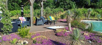 Comfortable vacation villa with swimming pool in the countryside on the outskirts of town