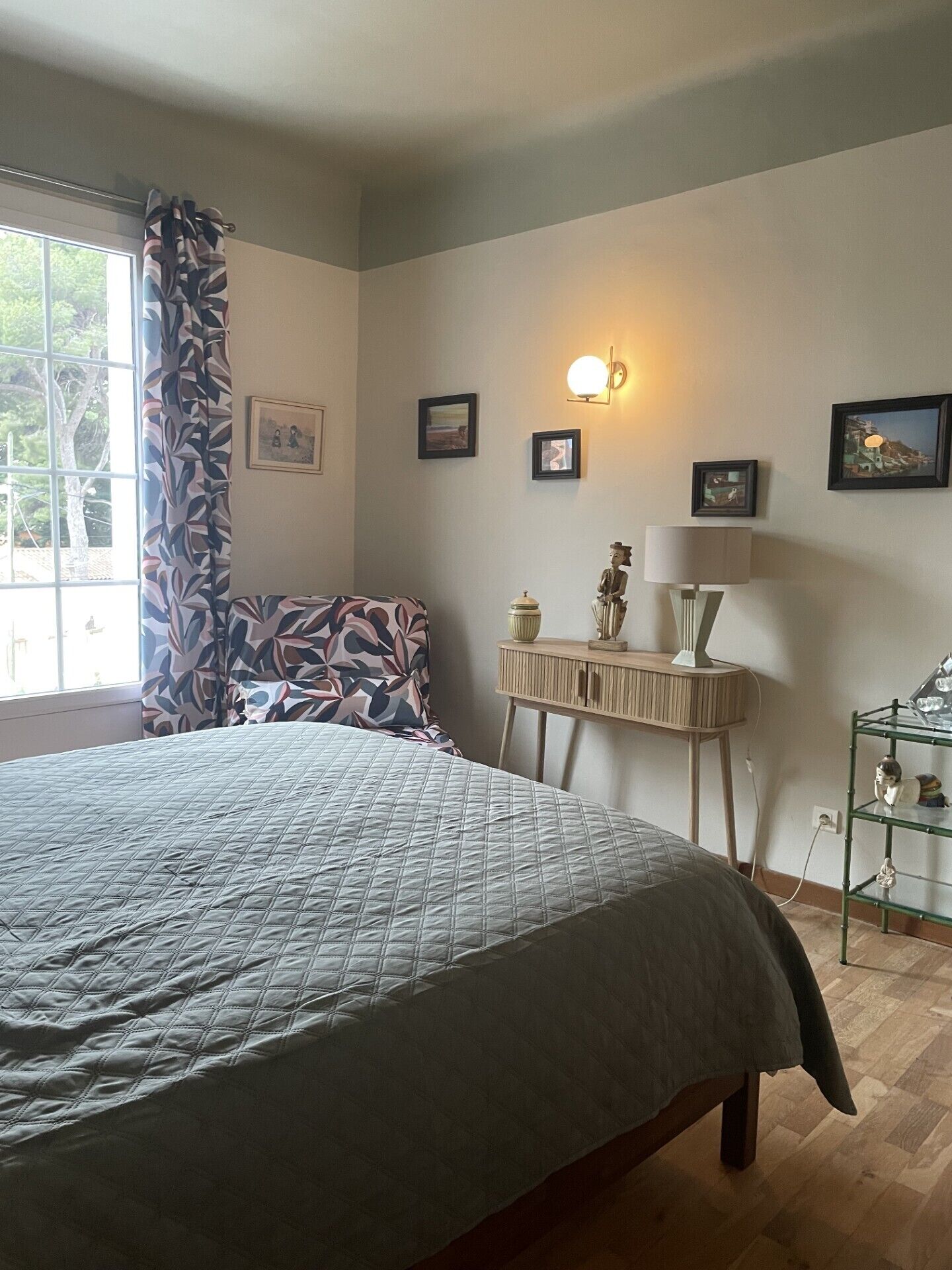 Chambre 2,
Accès au balcon de l'étage avec vue mer
Lit 1,60 et 2 lits d'appoint