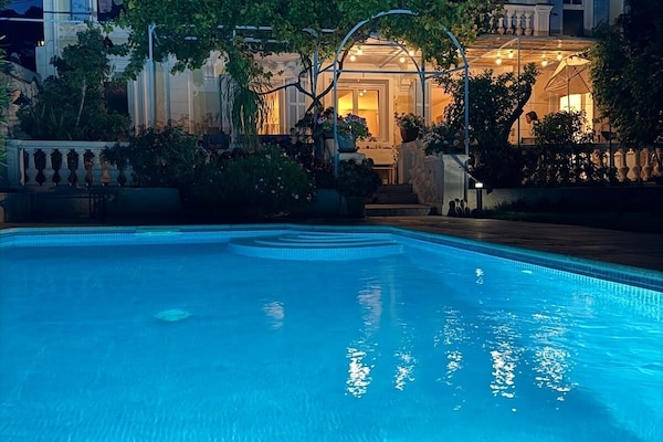 Piscine le soir.