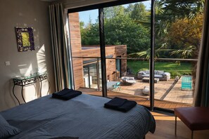 6 bedrooms, iron/ironing board, travel crib, free WiFi