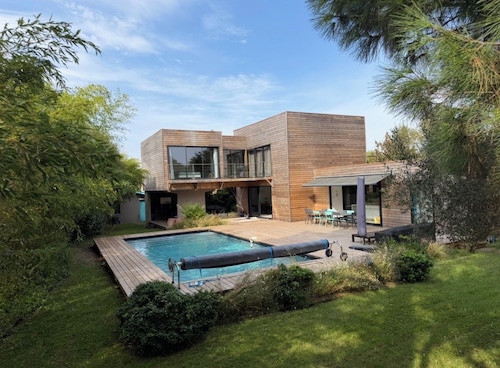 5* air-conditioned villa between the Bassin d'Arcachon and the ocean. Pets allowed