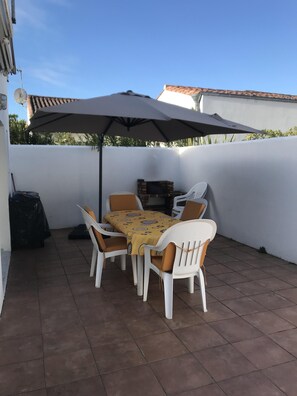 تناول الطعام بالخارج