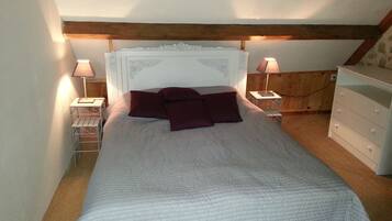 2 chambres, fer et planche Ă repasser, draps fournis