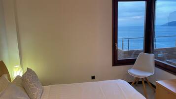 3 slaapkamers, een strijkplank/strijkijzer, gratis wifi, beddengoed