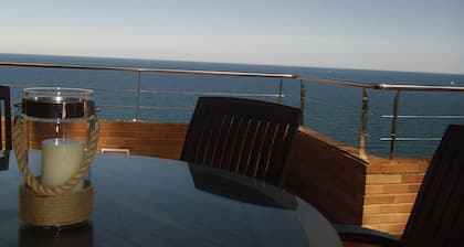 ático de lujo con terraza y jaquzzi las vistas panorámicas al mar