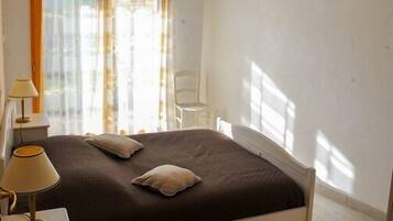 2 dormitorios, tabla de planchar con plancha, wifi y ropa de cama