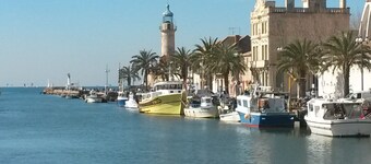 2-room cabin studio with view of the sea in Port-Camargue
