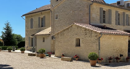 location de vacances 3 *** Entre Camargue et Provence au coeur des alpilles.