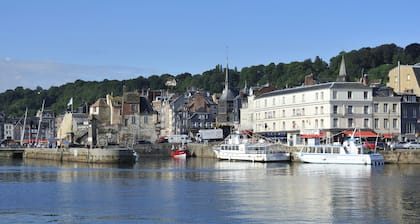 Appartement romantique, vue panoramique bassin de l'Est , centre ville Honfleur