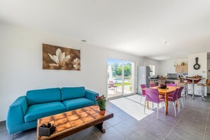 Interior - Gite sleeps 8 any comfort with swimming pool south Ardèche  (saint andre de cruzieres)