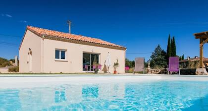Gite 8 couchages tout confort avec piscine sud ArdĂšche