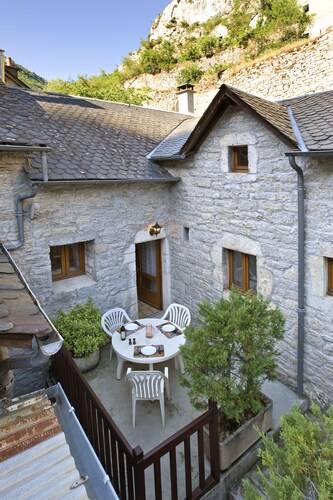 Beautiful vaulted house dating from 1647 (Jeanne's house)