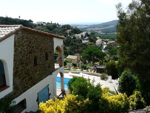 Property grounds - Very pleasant villa on a hill, calm, with seesight, garden and private swimming (Calonge)