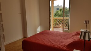 4 chambres, fer et planche à repasser, lit parapluie, Wi-Fi