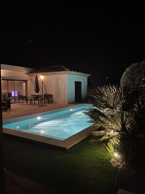 Outdoor pool - Cavalaire-Sur-Mer: Magnificent villa with swimming pool 800m from the beaches (Cavalaire-sur-Mer)