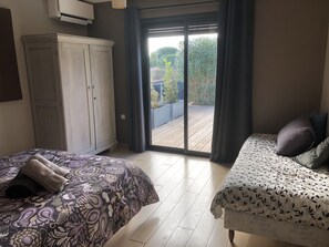 5 bedrooms, desk, iron/ironing board, travel cot