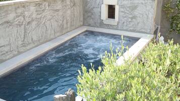 LĂ€mmitetty uima-allas