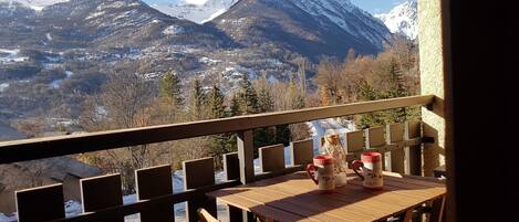 تناول الطعام بالخارج