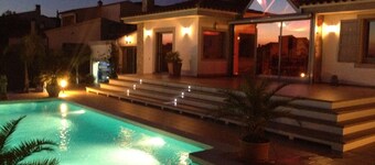 Rosas luxurious Villa is in a wooded park private pool, peaceful, all amenities