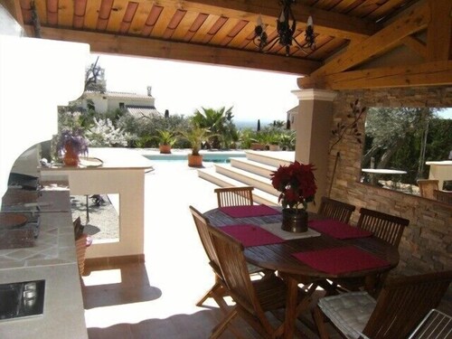 Rosas luxurious Villa is in a wooded park private pool, peaceful, all amenities