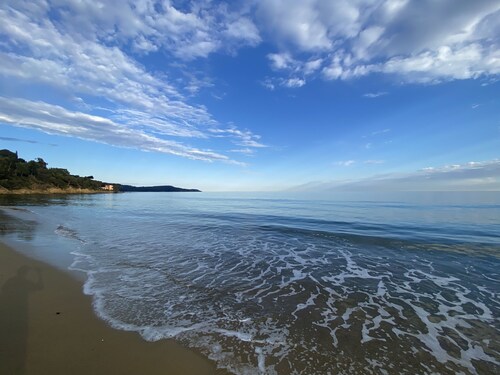Maison familiale avec piscine privée, jardin clôturé, à 500 mètres de la plage.