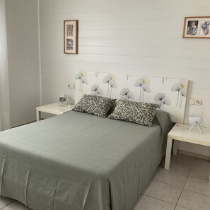 2 bedrooms, iron/ironing board, travel cot, free WiFi