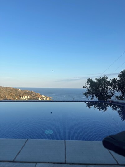 Rosas canyelles: Fully equipped villa, air-conditioned, infinity pool, sea view