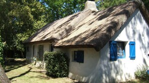 Exterior - Thatched cottage in private domain with swimming pool and tennis court (Saint-Jean-de-Monts)