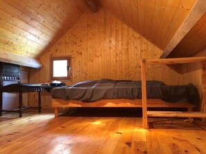 3 slaapkamers, een strijkplank/strijkijzer, reisbedje, wifi (toeslag)
