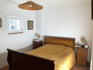 3 bedrooms, iron/ironing board, travel crib, WiFi