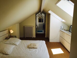4 habitaciones, tabla de planchar con plancha y wifi gratis 